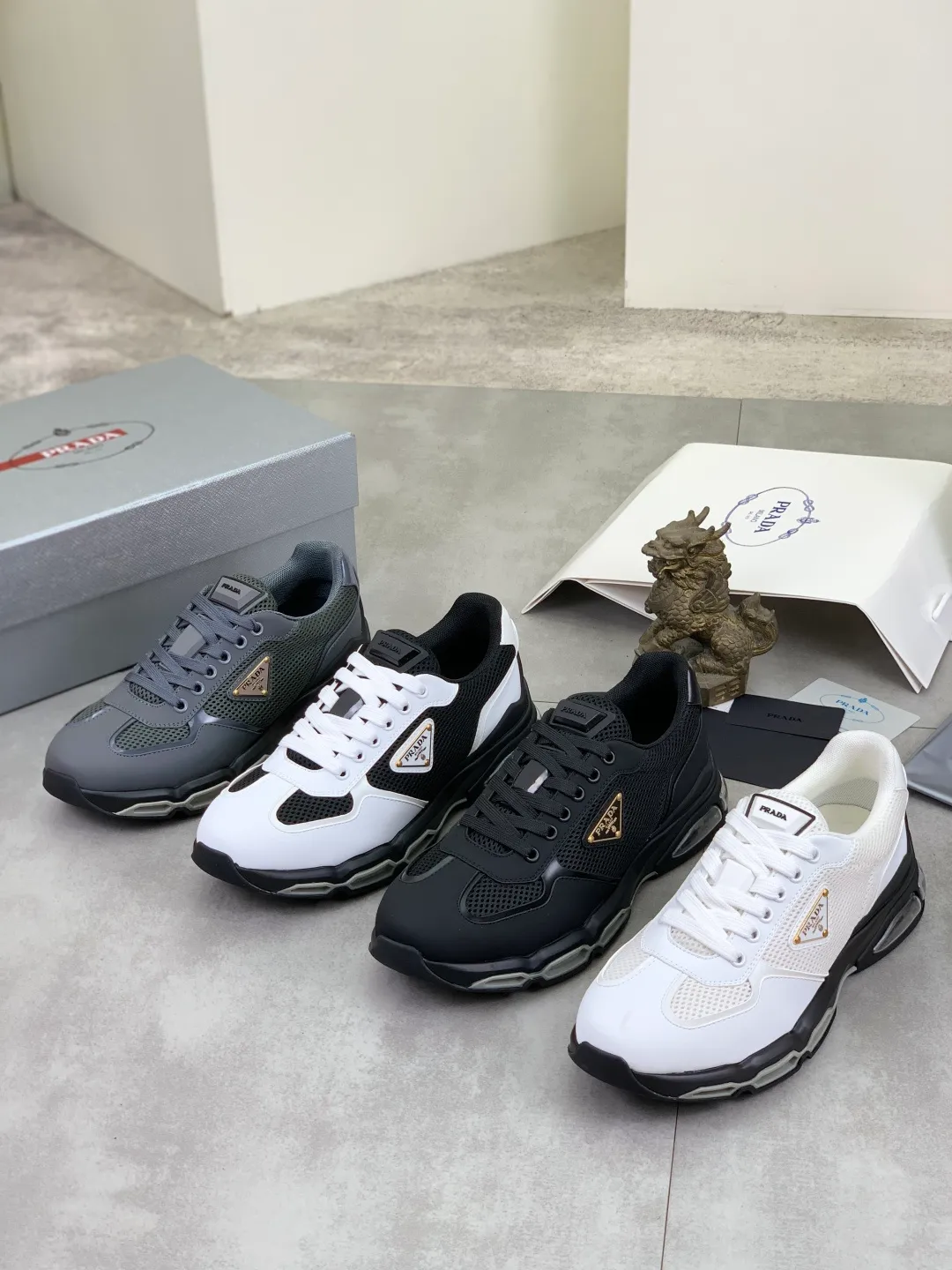 Men's men's shoes 💰P660 💰[New model] The top version is now available on the official website, 🆘 Air-cushion shock-absorbing thick-soled trendy brand (Prada) is the main popular model, avant-garde and versatile fashionable men's shoes, private version mold opening, cowhide surface splicing 1:1.. Simple fashion, original imported cowhide feet; the atmosphere and personality are more fashionable, eye-catching and pursuing class. It will subvert the old idea and be a must-have for fashion trendsetters with you! Must keep it for yourself ! Tall and comfortable, large and low, high-end quality workmanship. Code number: 38-45; 4 colors available.